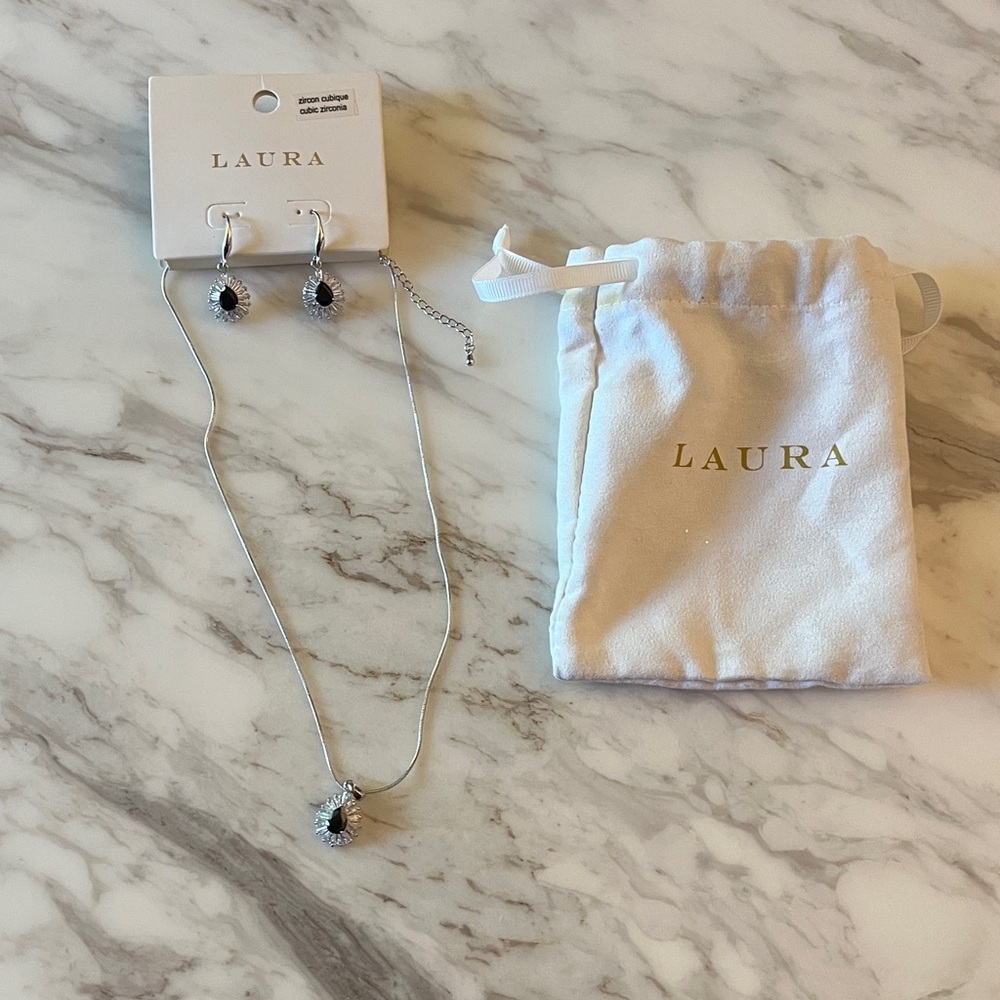Laura Silver Necklace with Black Accents
